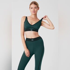 ALO Yoga Airlift Line Up Bra - Midnight Green
